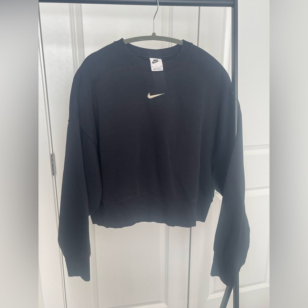 Black Nike Oversized Cropped Sweatshirt - Women’s Small